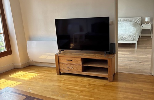 Bievres Apartment | Apartment in the heart of Bievres 15min Paris 20min Orly