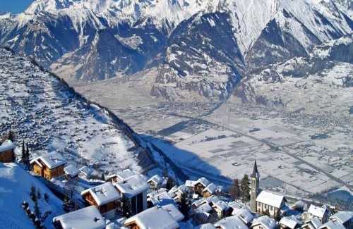 Nendaz Apartment | Apartment in Veysonnaz with balcony