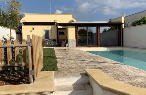 Lendinuso Apartment | Apartment in villa with swimming pool 700m from the sea