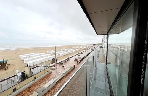 Wenduine Apartment | Apartment in Wenduine with Stunning Sea Views