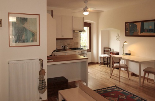 Polpenazze del Garda Apartment | Apartment 'Bella' with Mountain View and Wi-Fi