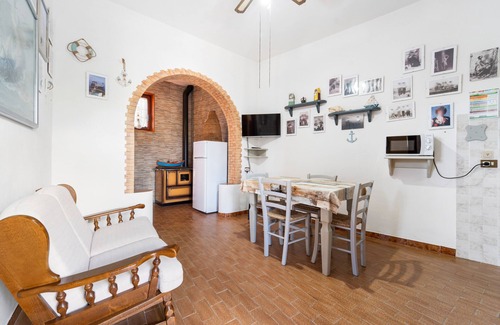 San Giovanni Suergiu Apartment | Apartment '1' with Shared Garden and Air Conditioning