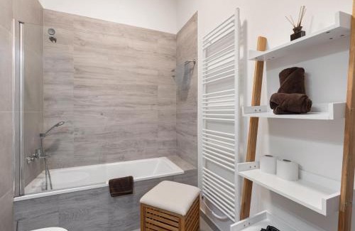 Svinna Apartment | Apartment Javorná Lodge by Interhome