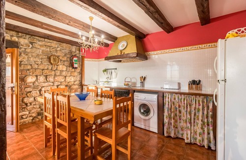 Villacarriedo Apartment | Apartment 'Juntana 1' with Mountain View, Shared Terrace and Wi-Fi