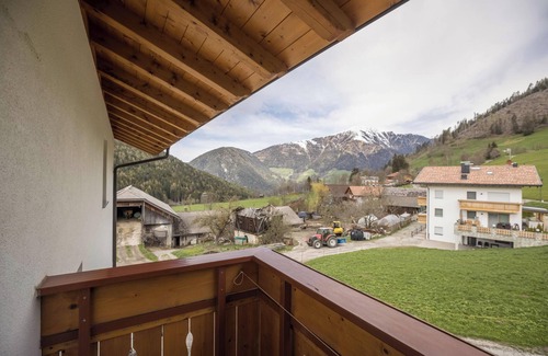 Terento Apartment | Apartment "Kirchblick" close to Skiing & Hiking Areas with Mountain View, Wi-Fi & Garden