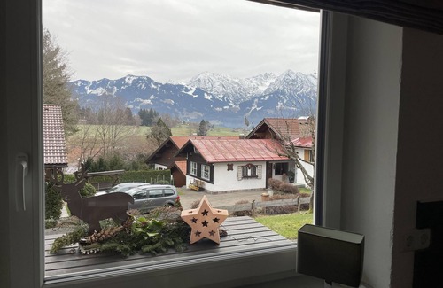 Obermaiselstein Apartment | Apartment Kircher | Morning sun | Mountain view I Contemporary comfort | WLan