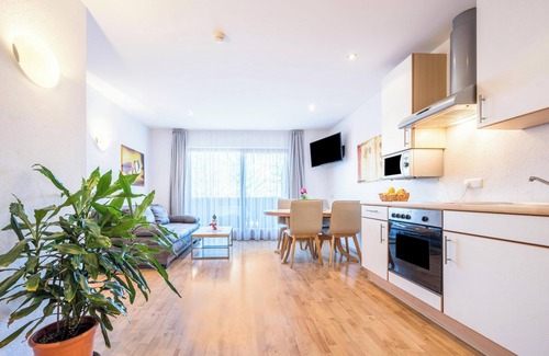 Naz Apartment | Apartment "Klementhof Nr 8" with Mountain View, Pool, Wi-Fi, Balcony & Garden
