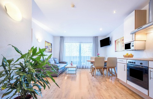 Naz Apartment | Apartment "Klementhof Nr 8" with Mountain View, Pool, Wi-Fi, Balcony & Garden