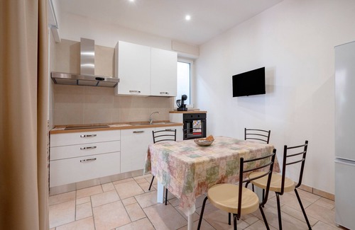 L'Assunta Apartment | Apartment 'L'Aia - 1' with Shared Pool, Wi-Fi and Air Conditioning