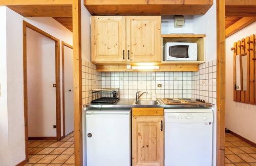 Crest-Voland Apartment | Apartment 'L'Hermine, Piscine Et Aire De Jeux' with Mountain View, Private Terrace and Wi-Fi