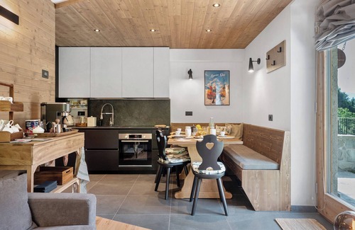 Rabbi Apartment | Apartment 'La Casa Di Larice in Val di Sole' with Mountain View, Private Terrace and Wi-Fi