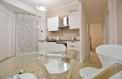 Foce Apartment | Apartment 'La Casetta Di Leo' with Balcony, Wi-Fi and Air Conditioning