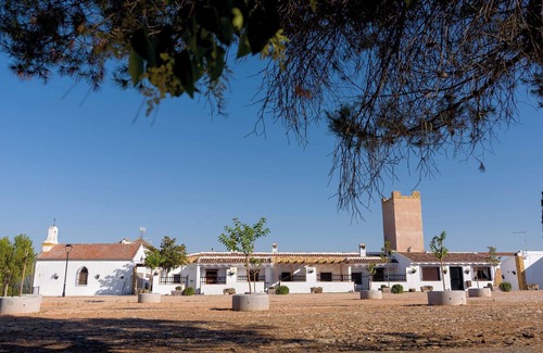 Chiclana de Segura Apartment | Apartment 'La Teja 2' with Mountain View, Wi-Fi and Air Conditioning