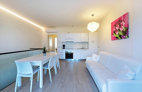 Pulciano Apartment | Apartment "La Lavanda - Little Paradise" with Lake View, Wi-Fi, A/C, Pool & Garden