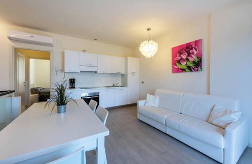 Pulciano Apartment | Apartment "La Lavanda - Little Paradise" with Lake View, Wi-Fi, A/C, Pool & Garden