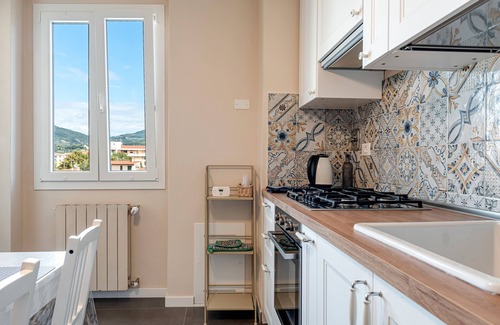 Rovezzano Apartment | Apartment 'La Loggetta Di Leonardo' with Wi-Fi and Air Conditioning