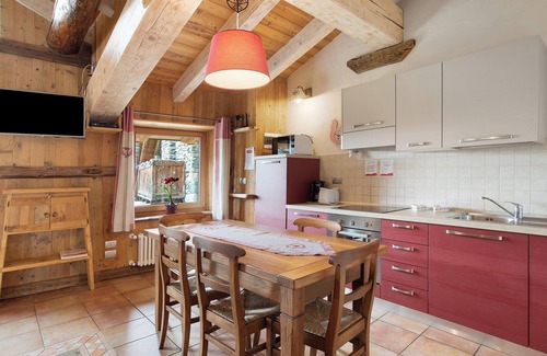 Charvensod Apartment | Apartment 'La Ponteille' with Shared Terrace, Shared Garden and Wi-Fi