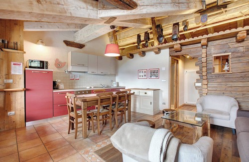 Charvensod Apartment | Apartment 'La Ponteille' with Shared Terrace, Shared Garden and Wi-Fi