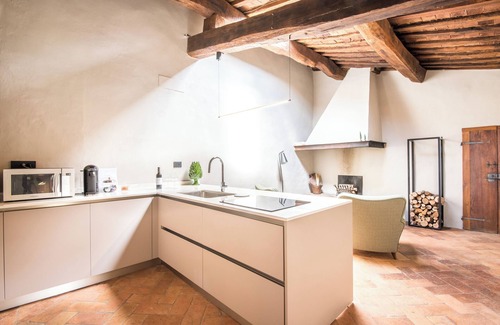 Tavernelle Apartment | Apartment "La Porticina" with Wi-Fi & A/C