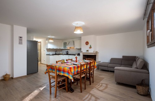 Calimera Apartment | Apartment 'La Tavernetta Di Elisa' with Private Terrace and Wi-Fi