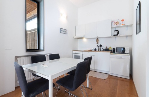 Bari City Centre Apartment | Apartment "La Terrazza Di Francesco" with Private Terrace, Wi-Fi & Air Conditioning