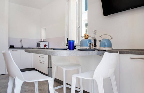 Laveno Apartment | Apartment 'Labiena 12 Lago Maggiore' with Lake View, Wi-Fi and Air Conditioning