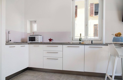 Laveno Apartment | Apartment 'Labiena 12 Lago Maggiore' with Lake View, Wi-Fi and Air Conditioning
