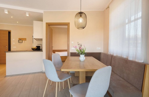 St. Michael/San Michele Apartment | Apartment 'Landhaus Antonius Suite Maximus' with Mountain View, garden and Air Conditioning