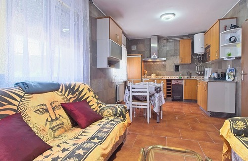 Carballeda de Valdeorras Apartment | Apartment 'Leopoldo I' with Mountain Views, Outdoor Pool, and Wi-Fi