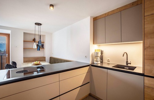 Naz Apartment | Apartment 'Linderhof Panorama Balkon' with Mountain View, Shared Pool and Wi-Fi