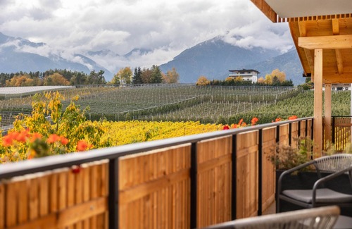 Naz Apartment | Apartment 'Linderhof Panorama Balkon' with Mountain View, Shared Pool and Wi-Fi