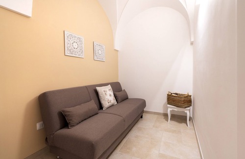 Old Town Cisternino Apartment | Apartment "Loft La Scala Del Borgo" with Wi-Fi and Air Conditioning