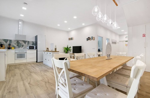 Gandia Apartment | Apartment 'Lope De Vega Bajo' with Private Terrace, Wi-Fi and Air Conditioning
