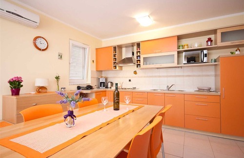 Baska Apartment | Apartment Lovorka with terrace and barbeque