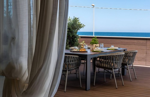 Municipio 1 Apartment | Apartment 'Luxury Terrazza' with Sea View, Wi-Fi and Air Conditioning