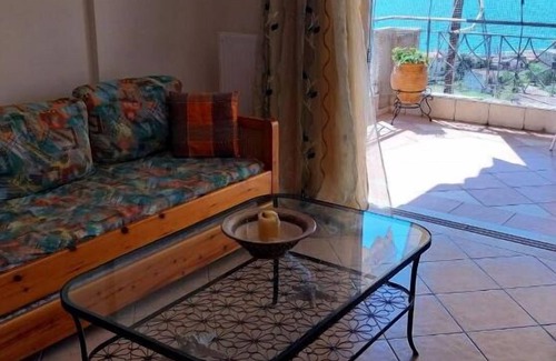 Menidion Apartment | Apartment 'Menidi' with Sea View, Wi-Fi and Air Conditioning