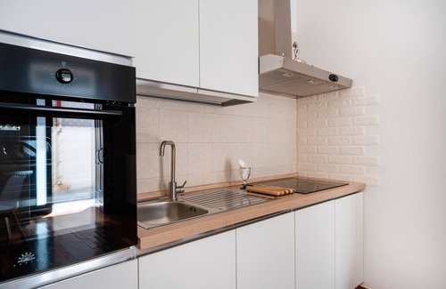 Municipio 4 Apartment | Apartment 'Michelangelo' with Wi-Fi and Air Conditioning