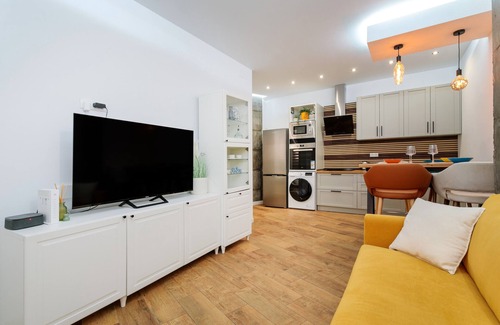 Altozano-Conde Lumiares Apartment | Apartment 'Montaraz' with Wi-Fi and Air Conditioning