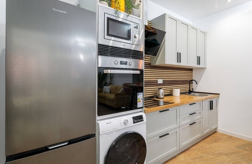 Altozano-Conde Lumiares Apartment | Apartment 'Montaraz' with Wi-Fi and Air Conditioning