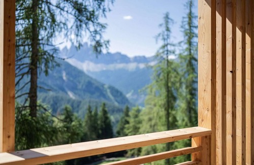 Funes Apartment | Apartment 'Munt Dolomiti' with Lake View, Shared Terrace and Wi-Fi