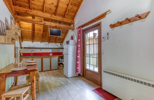 Vaulnaveys-le-Bas RV Rental | Apartment "Myosotis" with mountain view, Wi-Fi and air conditioning