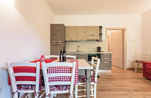 Tremosine Apartment | Apartment "Nonno Bigi Papavero" with Mountain View, Wi-Fi & Garden