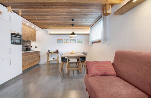 Verceia Apartment | Apartment 'Nadia' with Lake View, Private Terrace and Wi-Fi