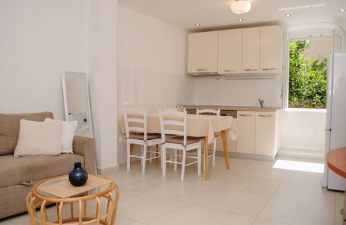 Cove Rogacic Apartment | Apartment Nives (98471-A1) - Vis - island Vis