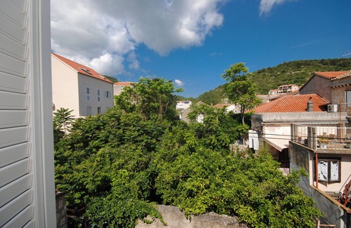 Cove Rogacic Apartment | Apartment Nives (98471-A1) - Vis - island Vis