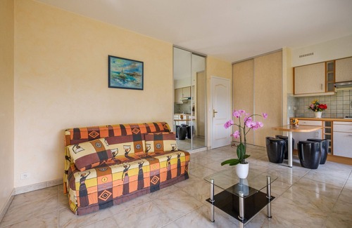 Chateauneuf-Grasse Apartment | Apartment 'Numéro 1' with Private Pool, Private Terrace and Wi-Fi
