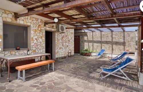 Gonnesa Apartment | Apartment Nuraghe, barrierefrei, auf Olivenhain