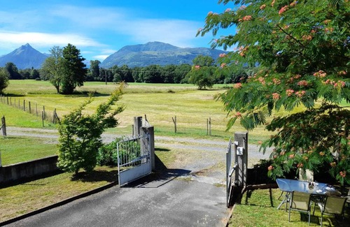 Boo-Silhen Apartment | APARTMENT OVERLOOKING PIC DU VISCOS AND CABALIROS GROUND FLOOR 4 PEOPLE
