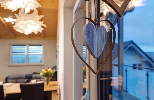 Donaueschingen Apartment | Apartment 'Panorama Suite' with Shared Garden, Balcony and Wi-Fi