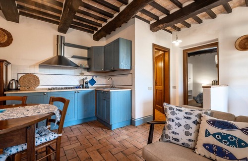 Borgo Carige Apartment | Apartment 'Pendolino' with Shared Pool, Wi-Fi and Air Conditioning